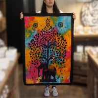 Handbedruckter Wandbehang aus Baumwolle – Elefant/Baum