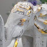 Éléphant sculpté à la main en bois d'Albasia - Or blanc